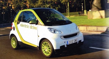 Coche eléctrico Smart ForTwo, en España.  La autonomía es de 130 km a una velocidad de 100 km/h.